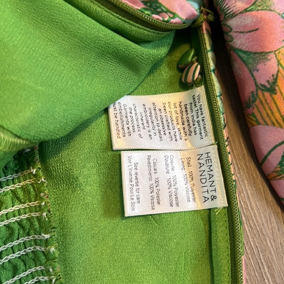 Absolutely gorgeous top 🍀. Size S - Picture 9 of 10